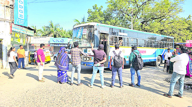 ఎక్స్‌ప్రెస్‌ బస్‌కు   లగ్జరీ చార్జీలు2