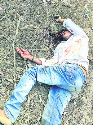 ఉరి వేసుకుని  వివాహిత ఆత్మహత్య1