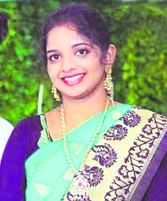 ఉరి వేసుకుని  వివాహిత ఆత్మహత్య2