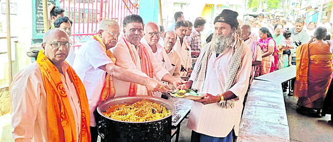 గండాలయ స్వామికి ప్రత్యేక పూజలు 1