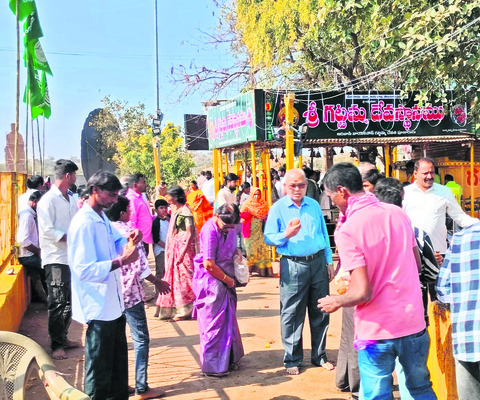 మౌని అమావాస్య.. భక్తుల పూజలు
2