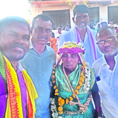 ● లొంకలో భక్తుల సందడి 
3