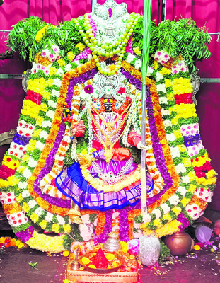 భక్తులతో కిటకిటలాడిన బోయకొండ 1