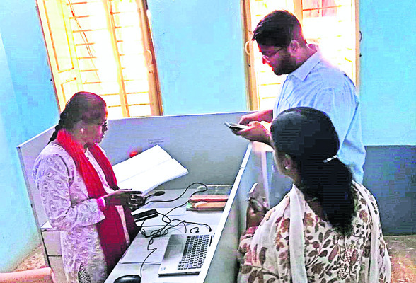 తిమ్మమ్మమర్రిమానును  సందర్శించిన ట్రైనీ ఐపీఎస్‌2