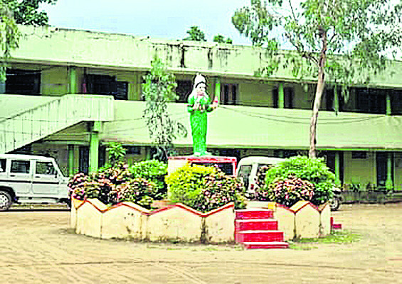 రెక్కలు తెగిన.. మన్యం1