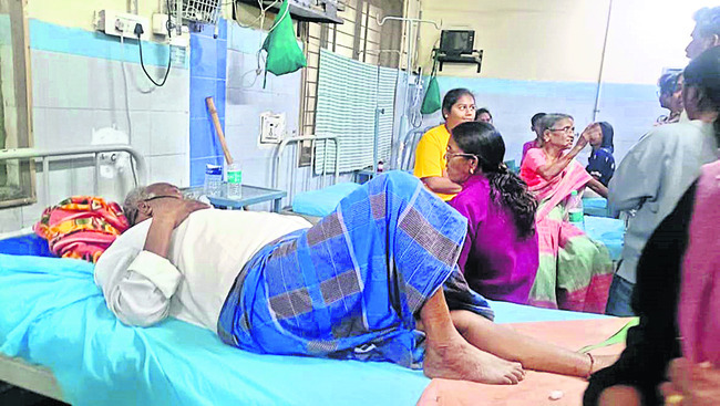 ఆర్టీసీ బస్సు, లారీ ఢీ.. 13 మందికి తీవ్ర గాయాలు 1