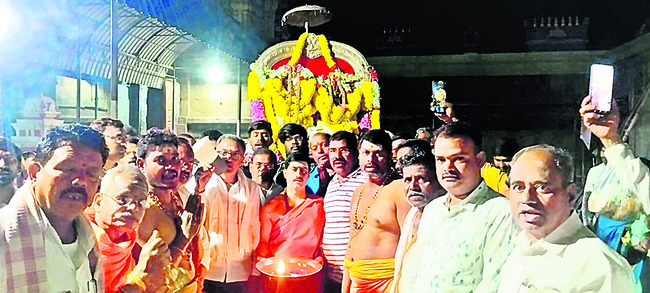 వైభవం..పల్లకీ ఉత్సవం 1