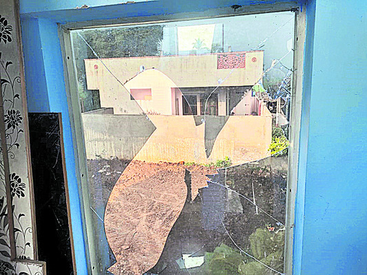 ‘పచ్చ’ మూకల బరితెగింపు 1