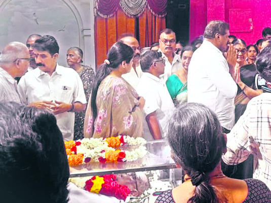 అధికార లాంఛనాలతో డాక్టర్‌ ఆదినారాయణరావు అంత్యక్రియలు1