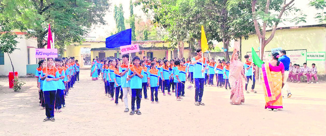 చీఫ్‌ సెక్రటరీని కలిసిన కమిషనర్‌2