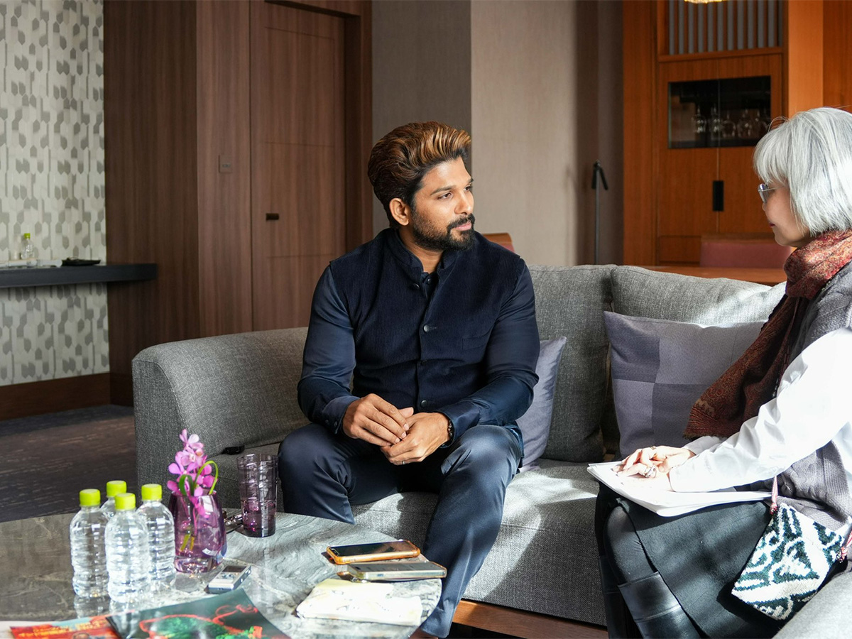 Allu Arjun Busy In Japan Promotions Of Pushpa 2 Photos8