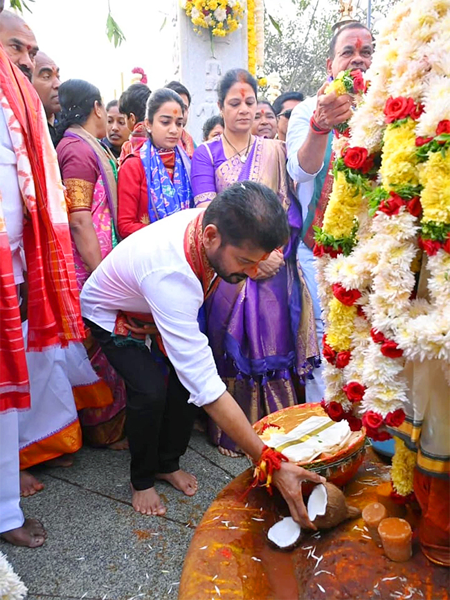CM Revanth Reddy Visits Medaram Photos15