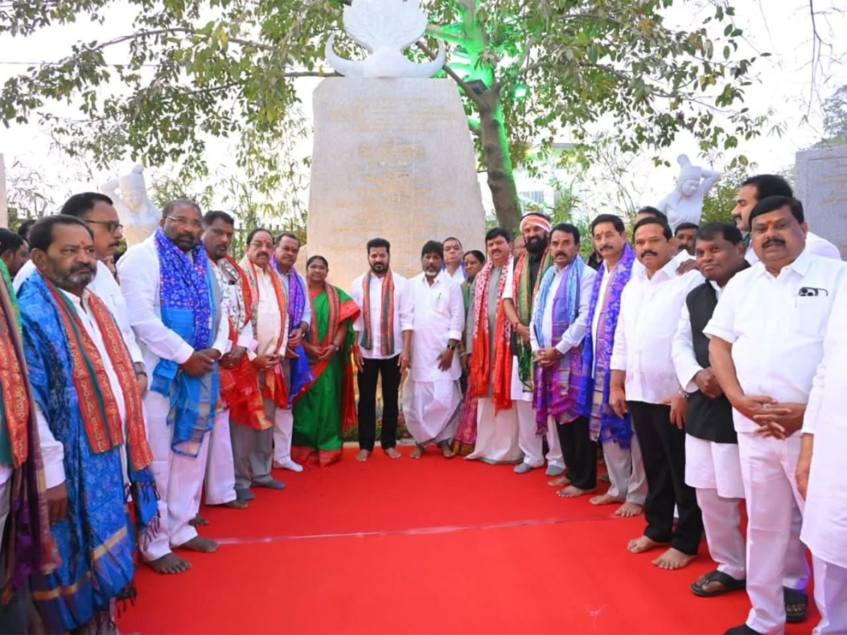 CM Revanth Reddy Visits Medaram Photos18