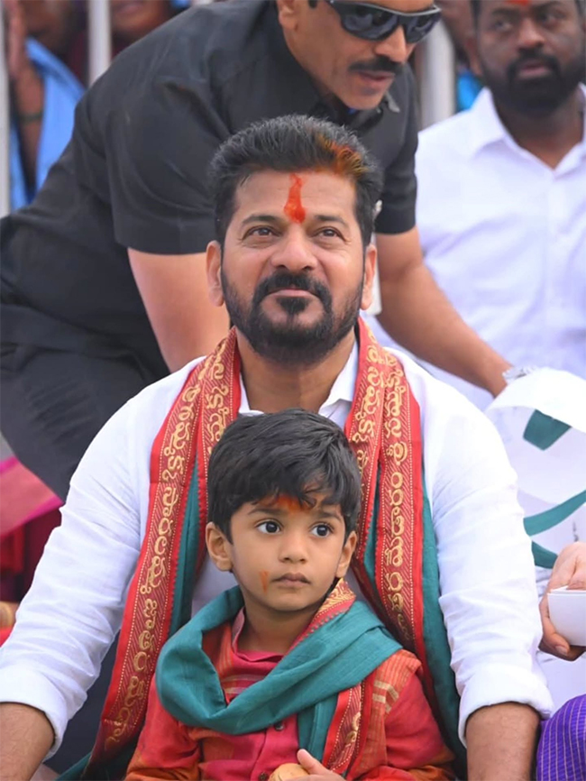 CM Revanth Reddy Visits Medaram Photos2