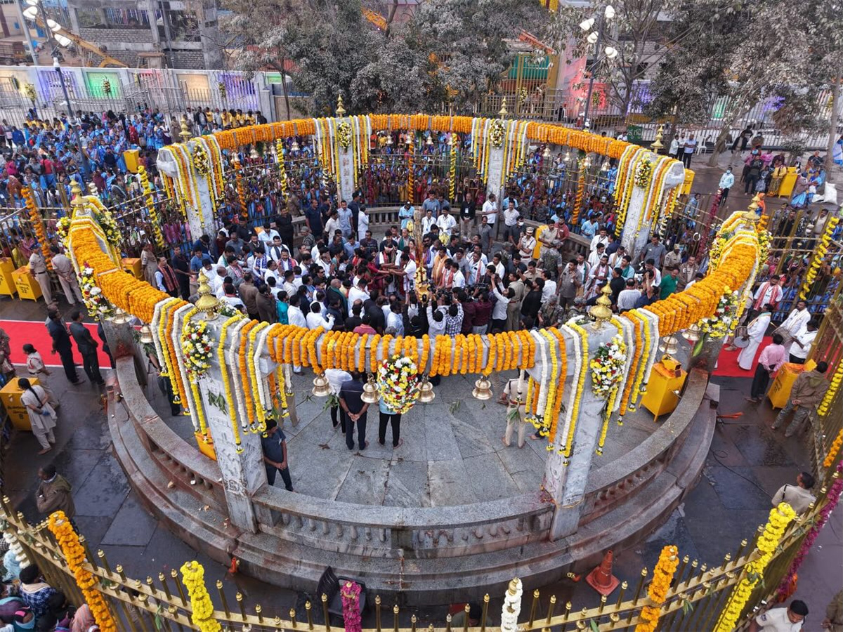 CM Revanth Reddy Visits Medaram Photos21