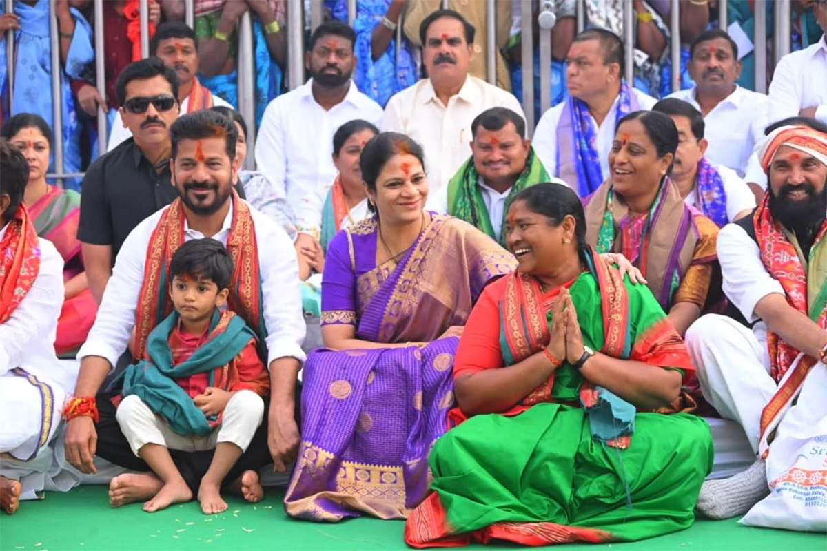 CM Revanth Reddy Visits Medaram Photos3