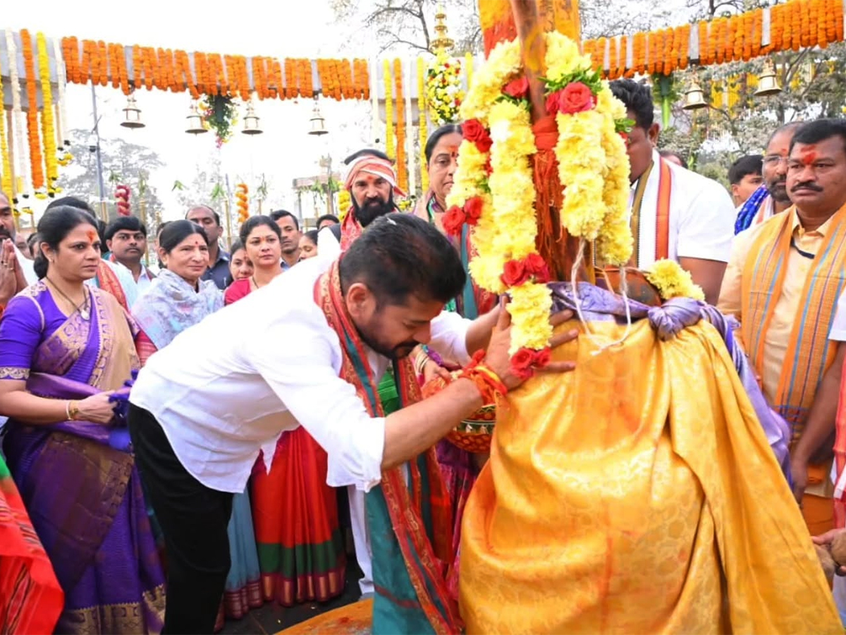 CM Revanth Reddy Visits Medaram Photos5