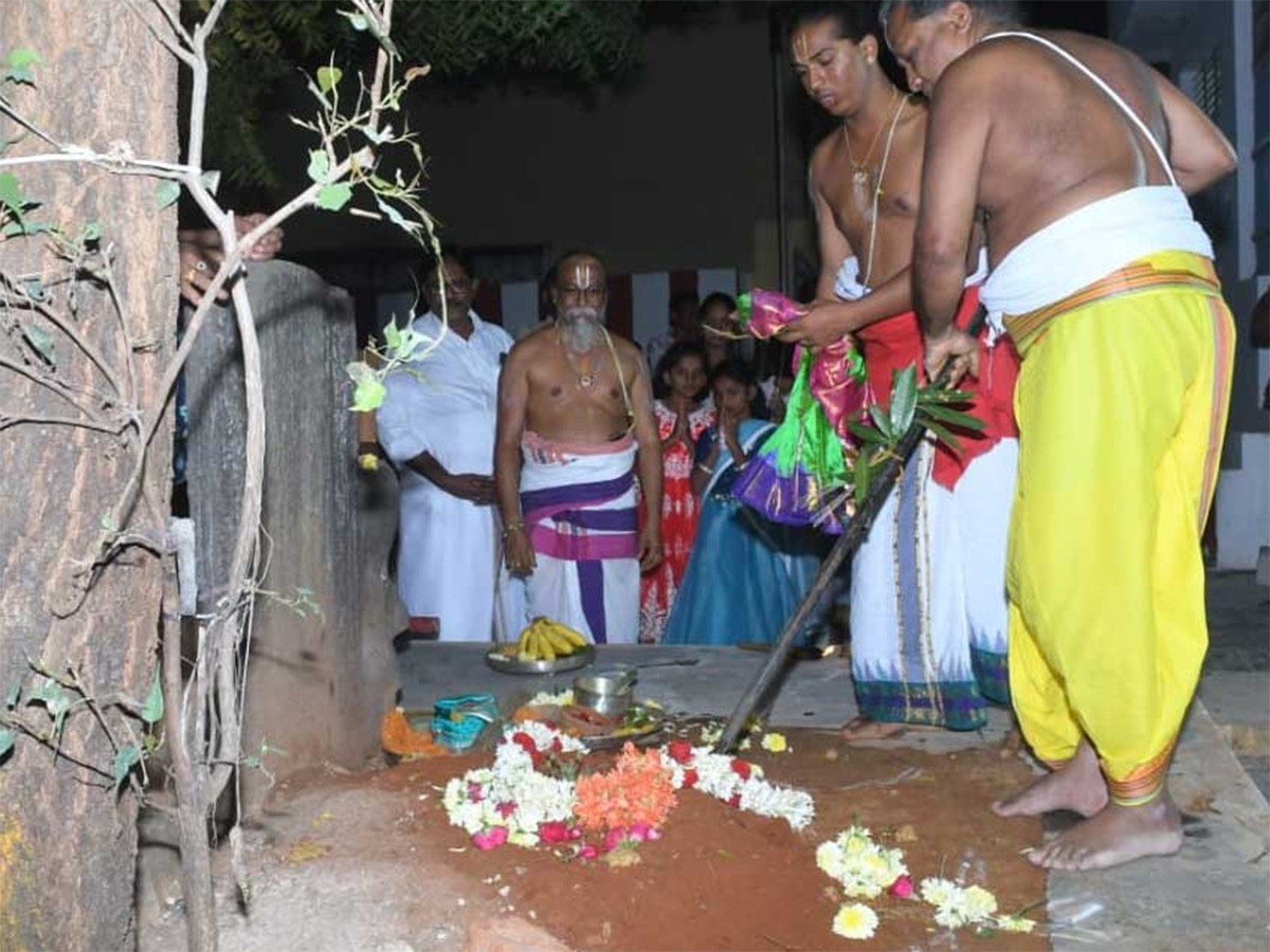 Devuni Kadapa Sri Lakshmi Venkateswara Swamy Temple4