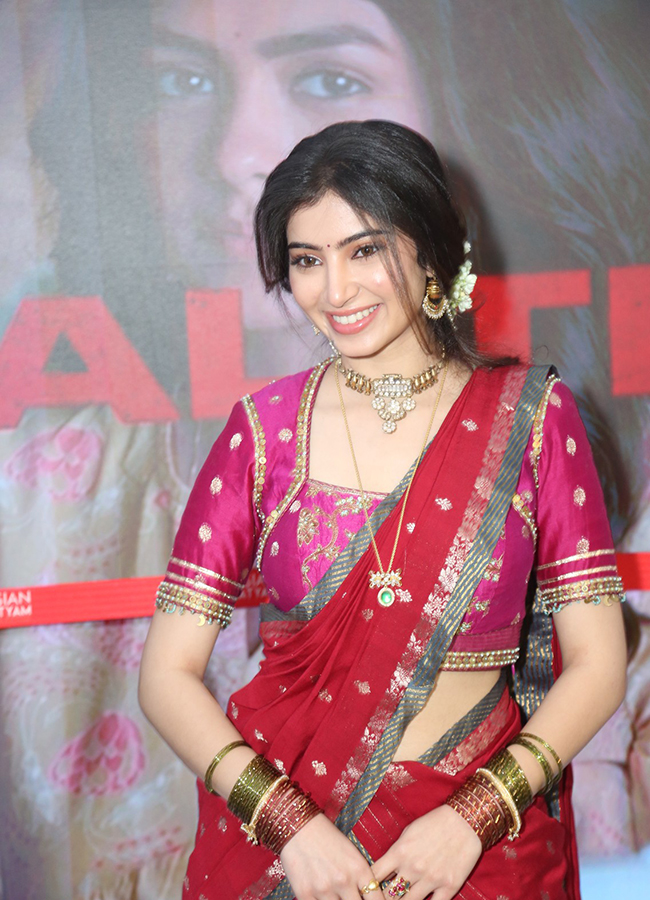 Dhurandhar Actress Sara Arjun HD Photos17