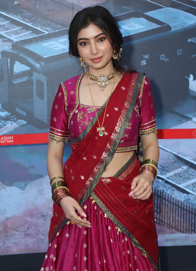 Dhurandhar Actress Sara Arjun HD Photos18