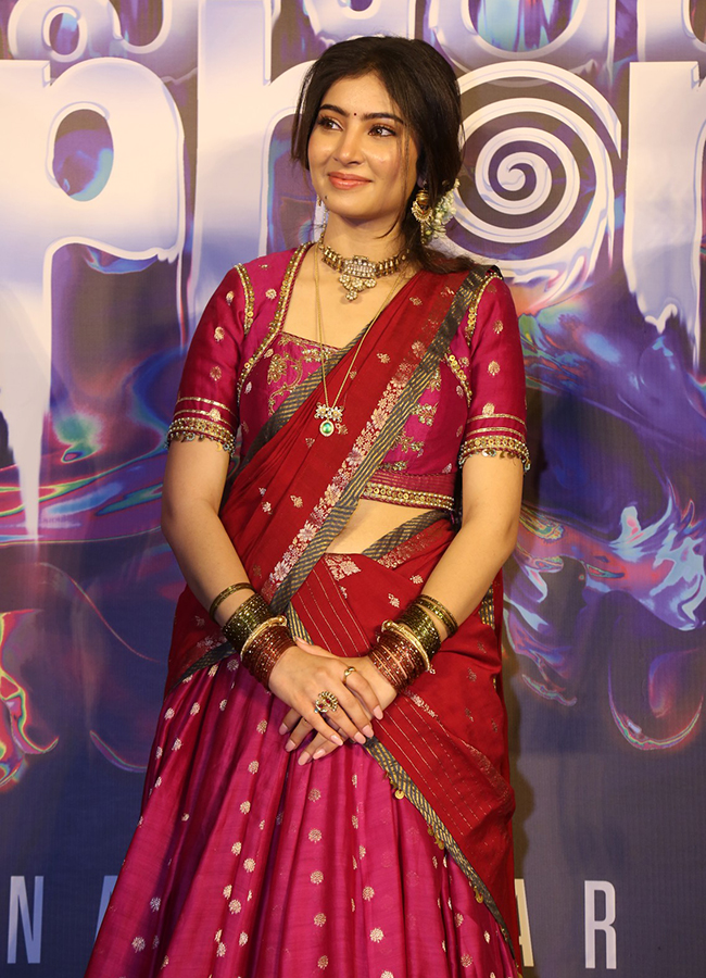 Dhurandhar Actress Sara Arjun HD Photos5