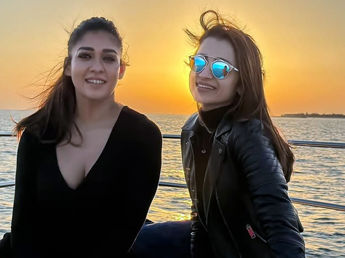 The friendship between actresses Nayanthara and Trisha... Photos2