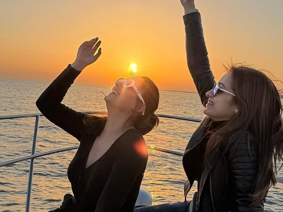 The friendship between actresses Nayanthara and Trisha... Photos3