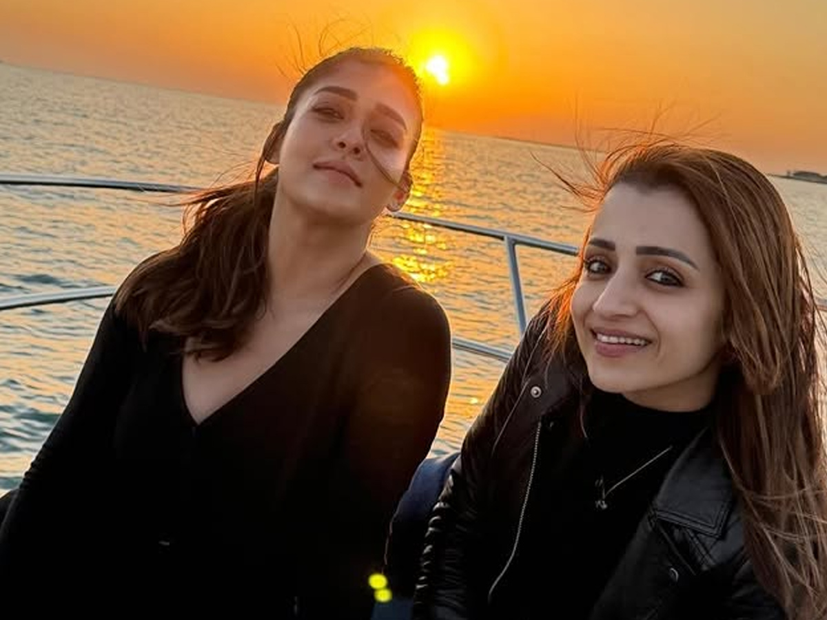 The friendship between actresses Nayanthara and Trisha... Photos4