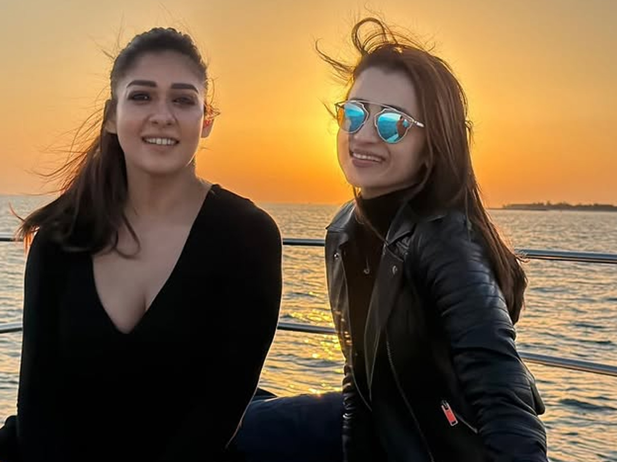 The friendship between actresses Nayanthara and Trisha... Photos5