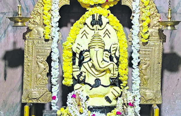 వినాయకునికి వెన్నాభిషేకం 1