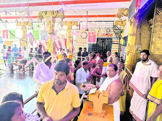 జోగుళాంబ క్షేత్రం.. భక్తజన సంద్రం 2