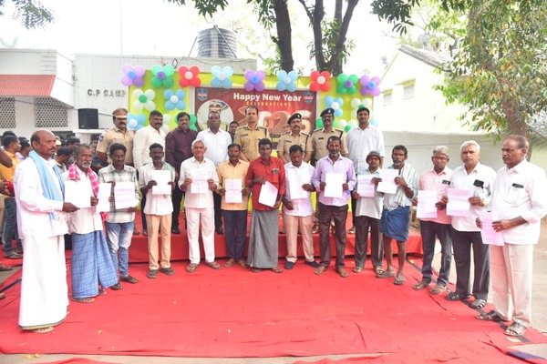 సత్ప్రవర్తనతో జీవిస్తే  రౌడీషీట్‌ తొలగిస్తాం
1