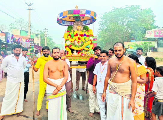 అల్లుడి బైక్‌ను దహనం చేసిన మామ 1