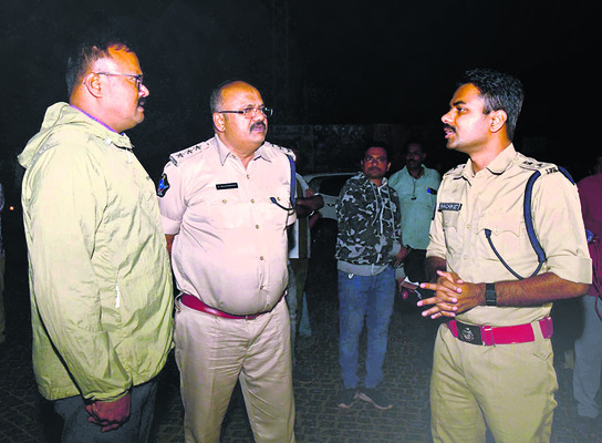 ● పకడ్బందీ ఏర్పాట్లు.. కనిపించని ఫీట్లు 1