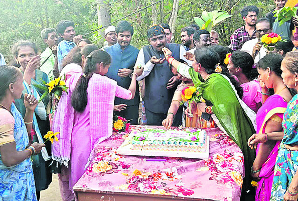 కలెక్టర్‌కు నూతన సంవత్సర శుభాకాంక్షలు 1