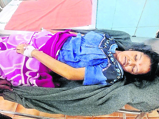 బాలింత మృతిపై జిల్లా ఆస్పత్రి ఎదుట ఆందోళన 1