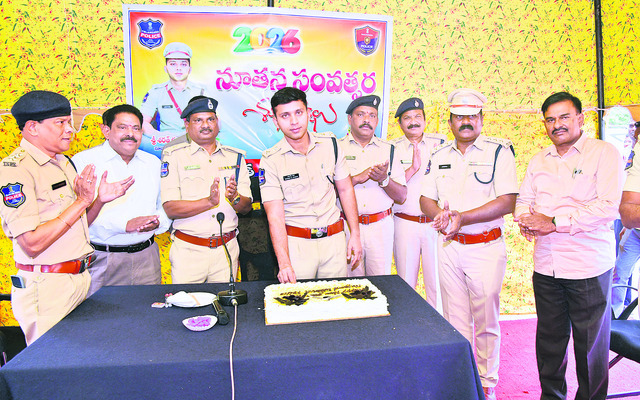 రేణుకా ఎల్లమ్మకు  పుష్పాలంకరణ1