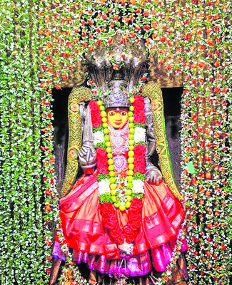 రేణుకా ఎల్లమ్మకు  పుష్పాలంకరణ2