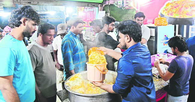 వేడుక.. కిక్కెక్కింది..! 1