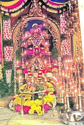 అయ్యప్ప ఆలయానికి పోటెత్తిన భక్తులు 1