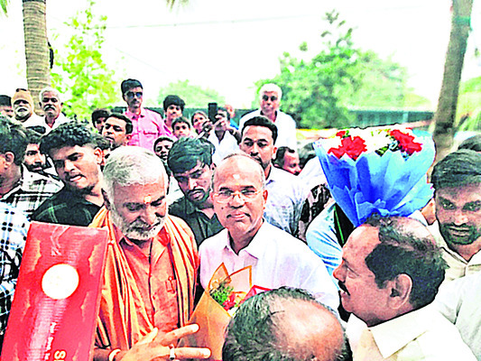 ● శుభాకాంక్షల వెల్లువ 2