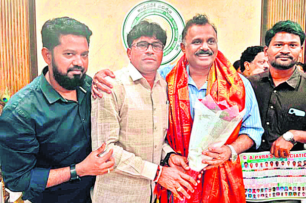 వీఆర్‌ఏల సమస్యలు పరిష్కరిస్తాం 
1