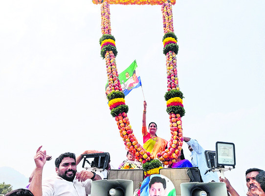 వైఎస్సార్‌ సీపీ ఎప్పుడూ ప్రజల పక్షమే 1