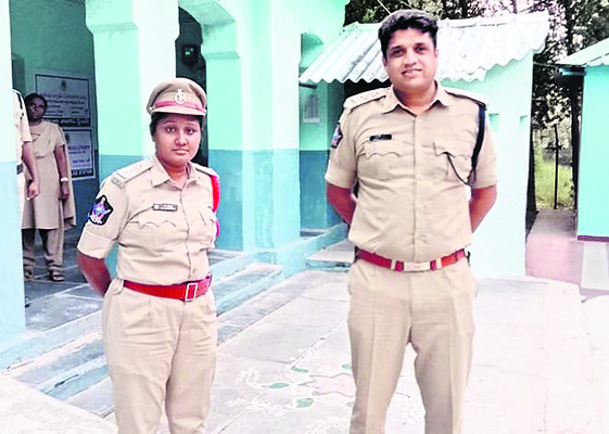 ప్రైవేట్‌ మెడికల్‌ షాపులో ప్రభుత్వ మందులపై విచారణ  1