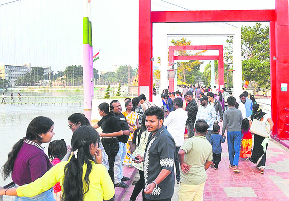  కోటి ఆశలతో..మేటి సంబరాలతో.. 2