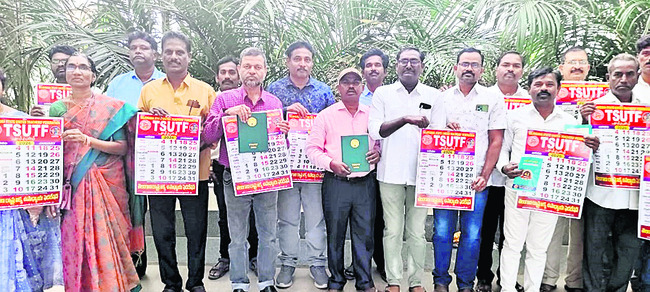 రహదారి నిబంధనలు పాటించాలి 
2