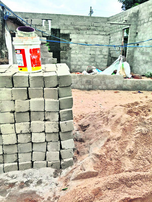 ప్రభుత్వ భూములు అన్యాక్రాంతం1