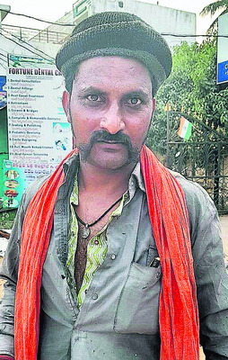 రెక్కాడితేనే.. డొక్క నిండేది! 2