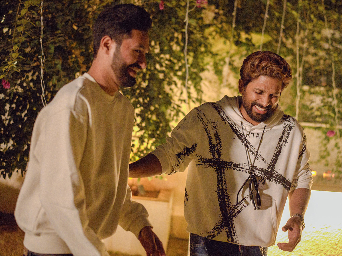 Icon Star Allu Arjun Celebrated the New Year with his staff5