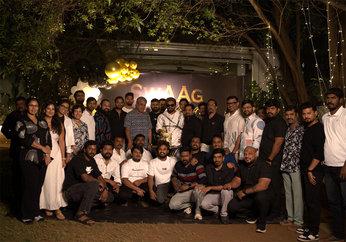 Icon Star Allu Arjun Celebrated the New Year with his staff3